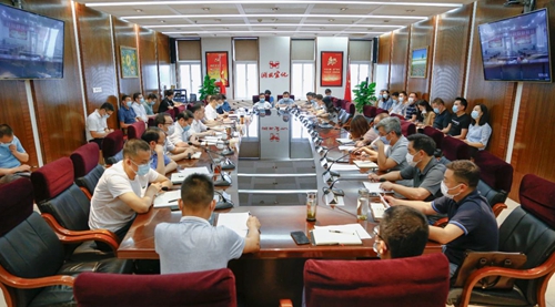 集團召開行政辦公會 強調(diào)領導干部要有責任之心仁愛之心擔當之責(圖1)