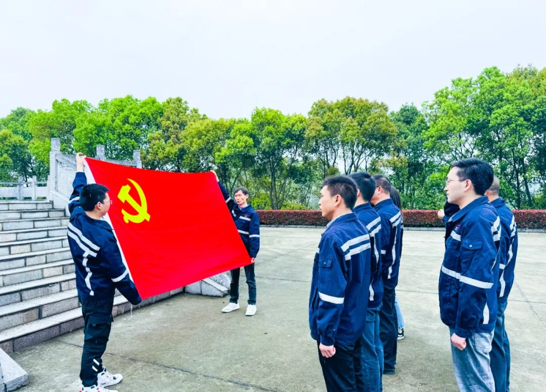 在緬懷中汲取奮進力量！這場主題黨日活動“走心”更“入心”！(圖3)