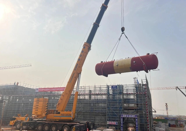 首臺(tái)大型設(shè)備“落戶”，氯堿新能源項(xiàng)目吹響工程設(shè)備安裝新號(hào)角！