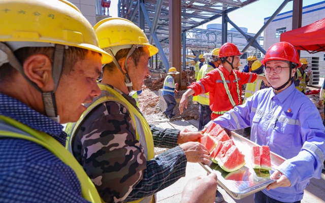 酷暑送清涼，關懷沁人心！宜化田家河園區(qū)全力保障職工高溫作業(yè)安全