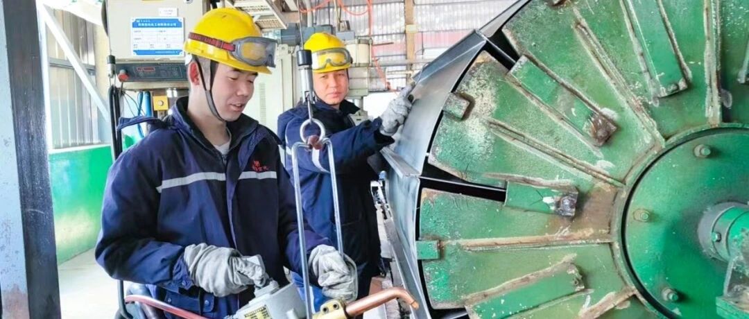青海宜化電石分廠電極殼班：加強標(biāo)準(zhǔn)化建設(shè)，保障電石爐長周期穩(wěn)定運行