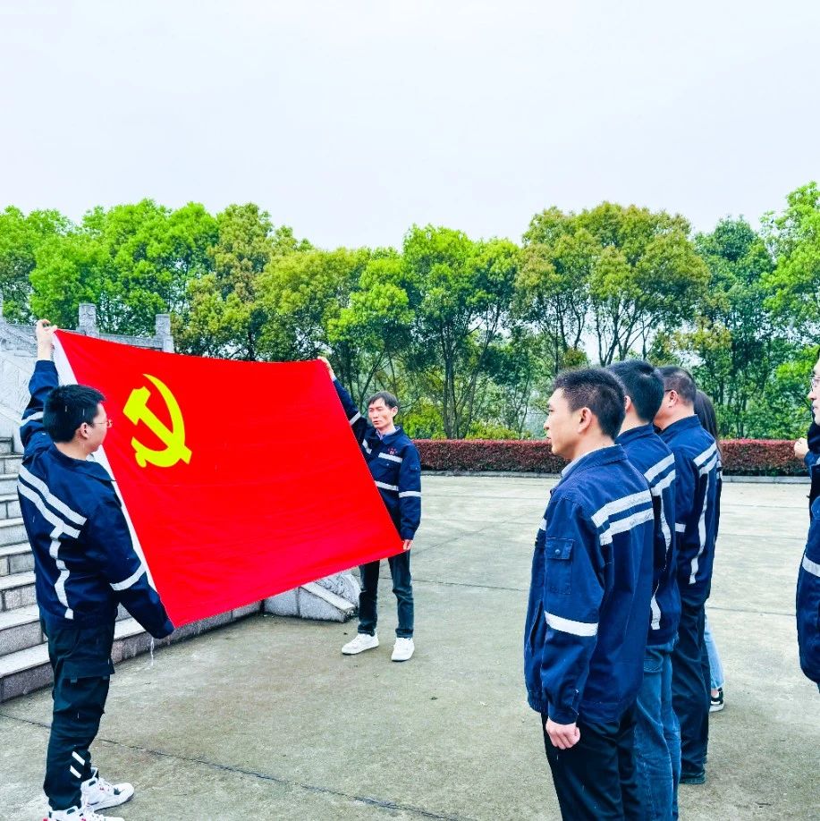 在緬懷中汲取奮進(jìn)力量！這場(chǎng)主題黨日活動(dòng)“走心”更“入心”！